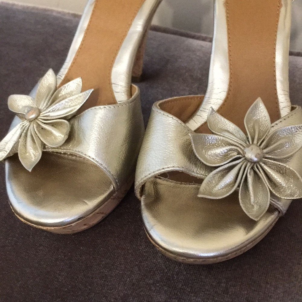 Gold flower heels